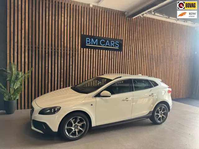 Volvo V40 Cross Country (2016) — foto 1