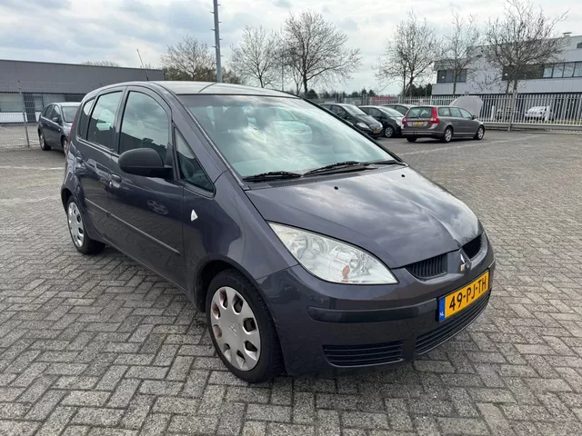 Mitsubishi Colt (2004) — foto 1