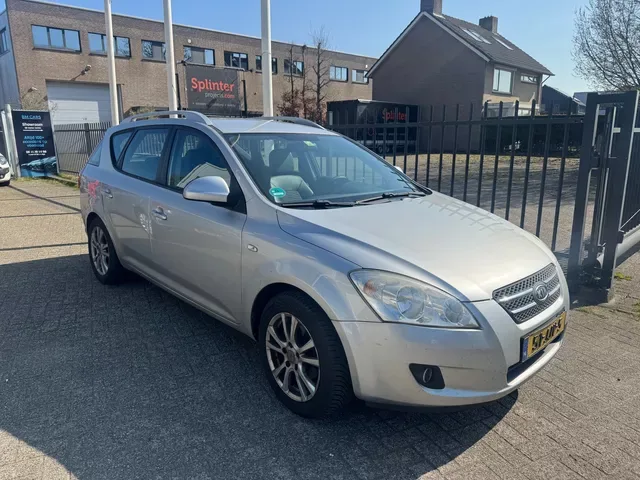 Kia Cee'd (2009) — foto 1