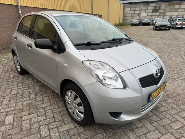 Toyota Yaris (2007) — foto 1