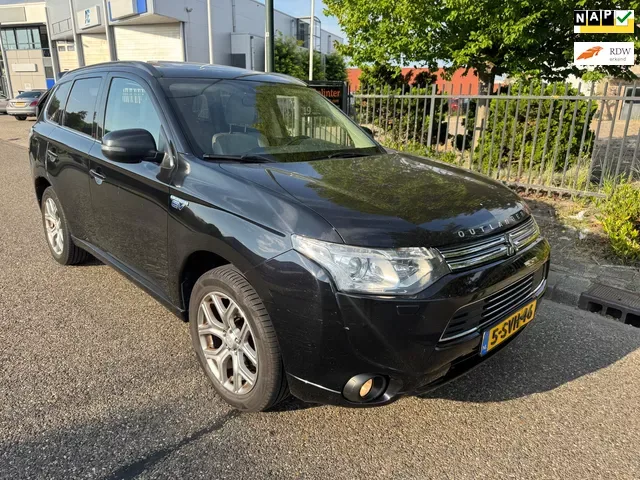 Mitsubishi Outlander (2013) — foto 1