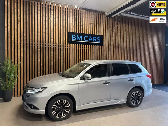 Mitsubishi Outlander (2016) — foto 1