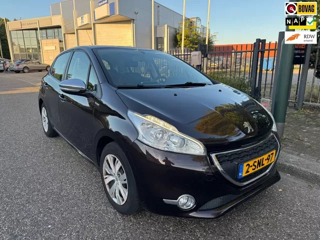 Peugeot 208 (2013) — foto 1