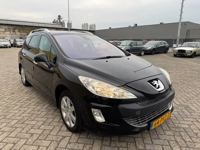 Peugeot 308 (2011) — foto 1