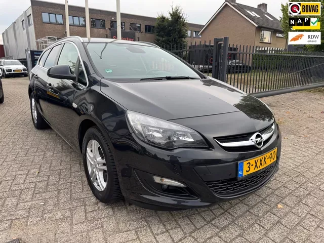 Opel Astra (2014) — foto 1