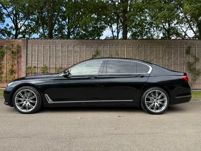 BMW 7-Serie (2017) — foto 1