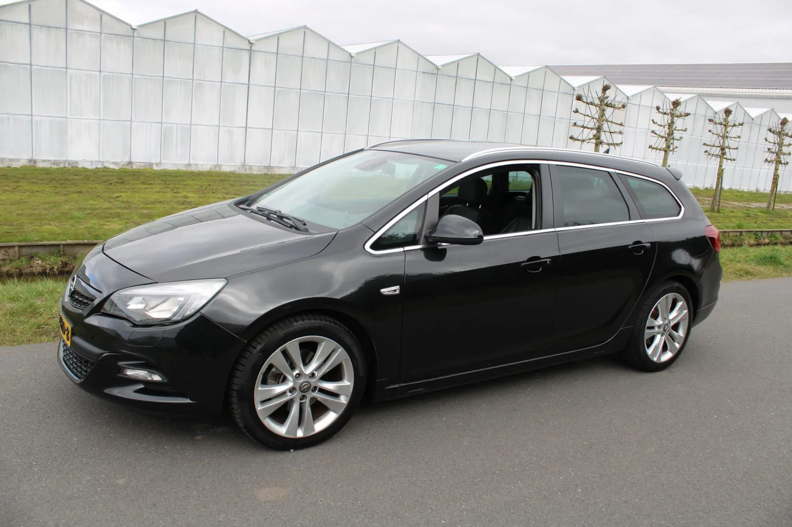 Opel Astra Sports Tourer (2012) — foto 1