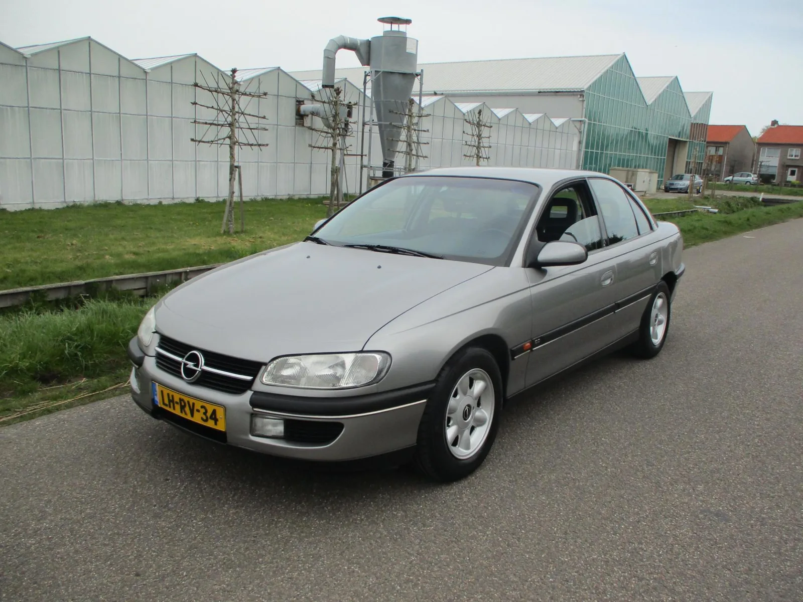 Opel Omega (1995) — foto 1