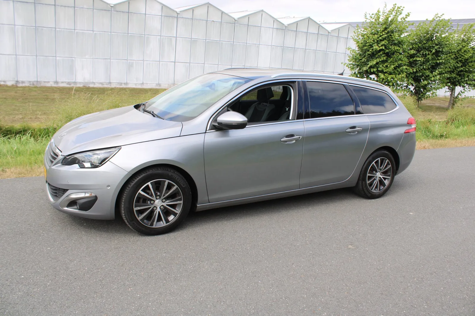 Peugeot 308 (2015) — foto 1