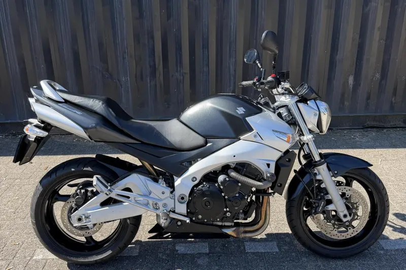 Suzuki GSR600 (2006)