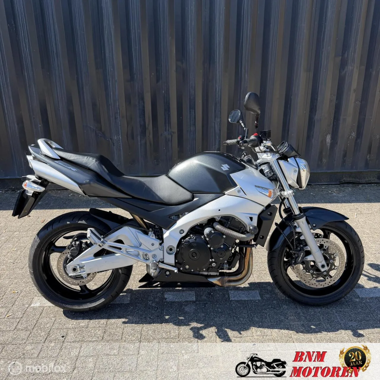 Suzuki GSR600 (2006) — foto 1