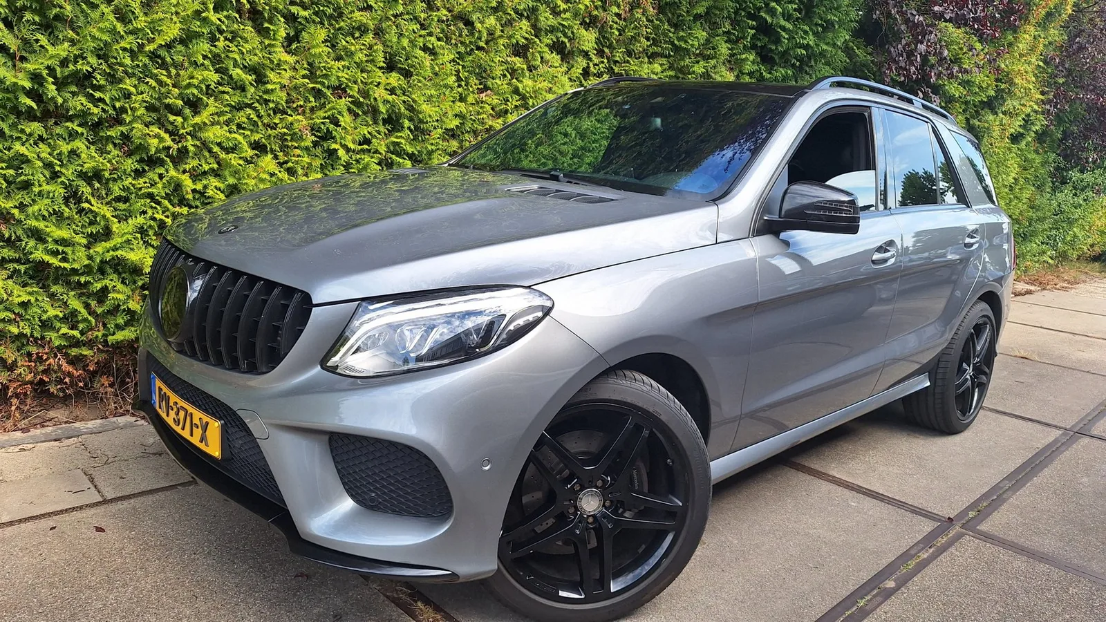 Mercedes-Benz GLE (2015) — foto 1