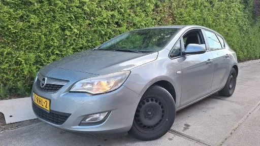 Opel Astra (2011) — foto 1