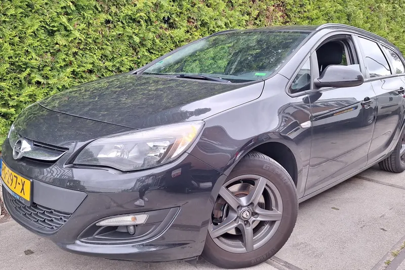 Opel Astra Sports Tourer (2015)