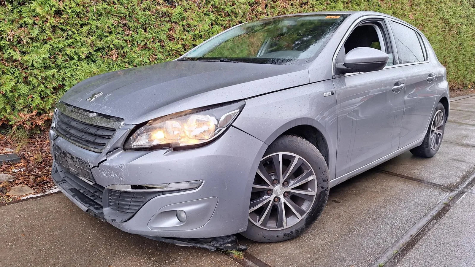 Peugeot 308 (2015) — foto 1