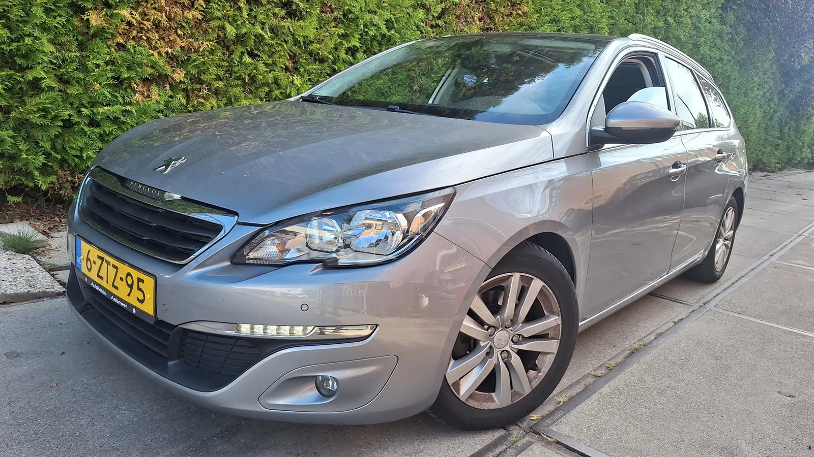 Peugeot 308 (2015) — foto 1