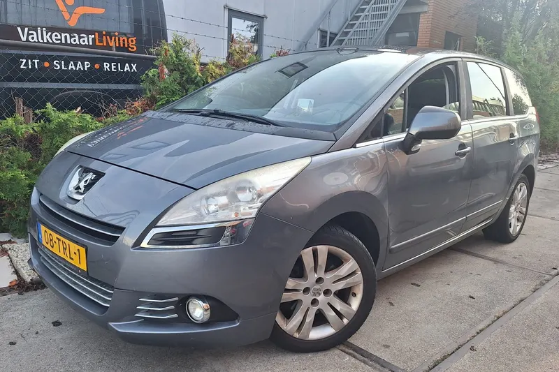 Peugeot 5008 (2012)