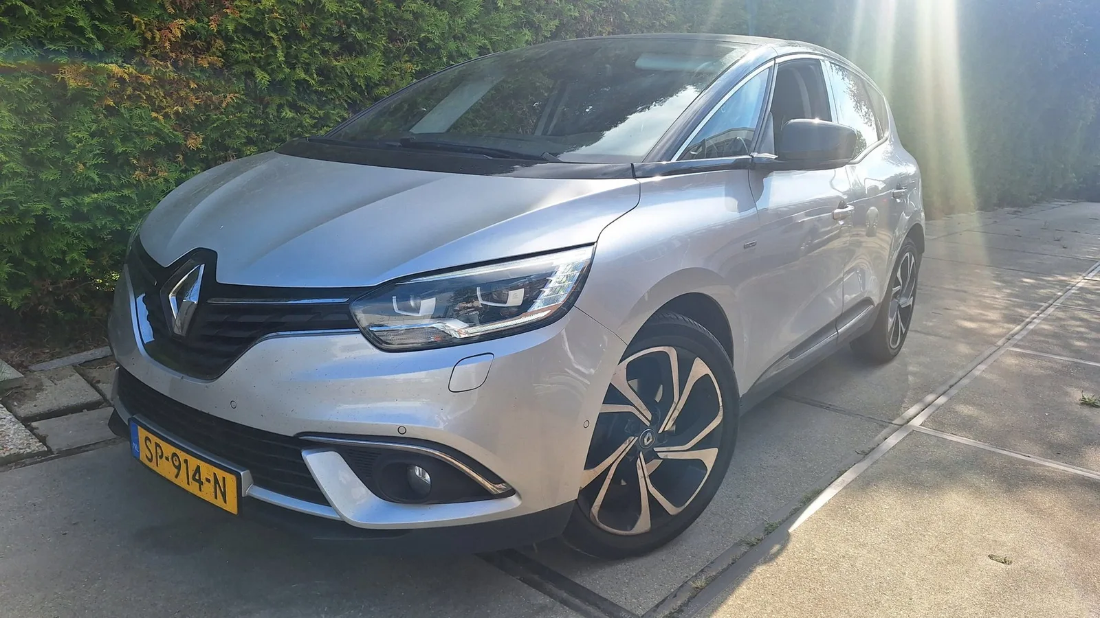 Renault Grand Scénic (2018) — foto 1