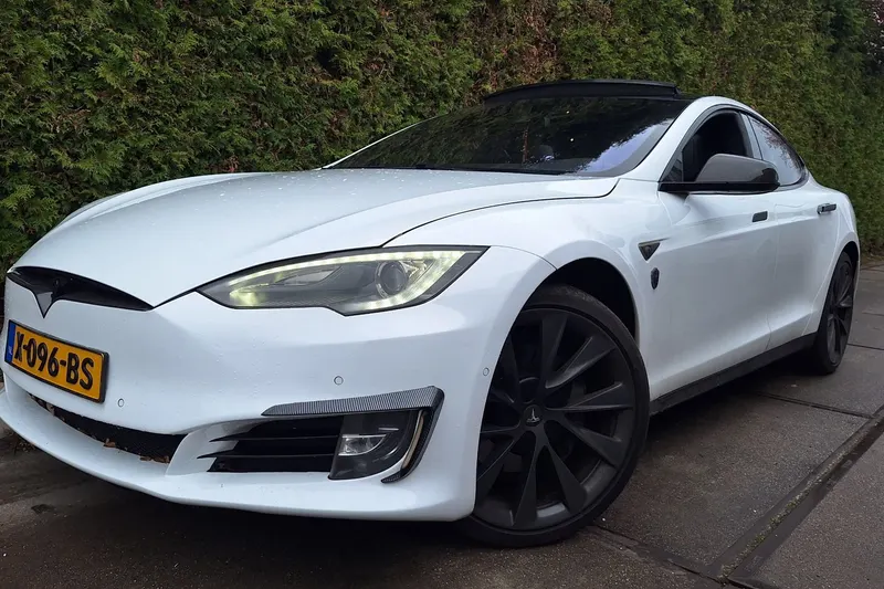 Tesla Model S (2014)