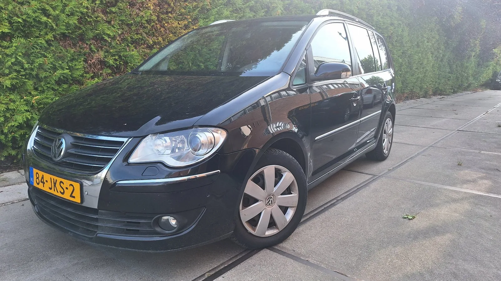 Volkswagen Touran (2009) — foto 1