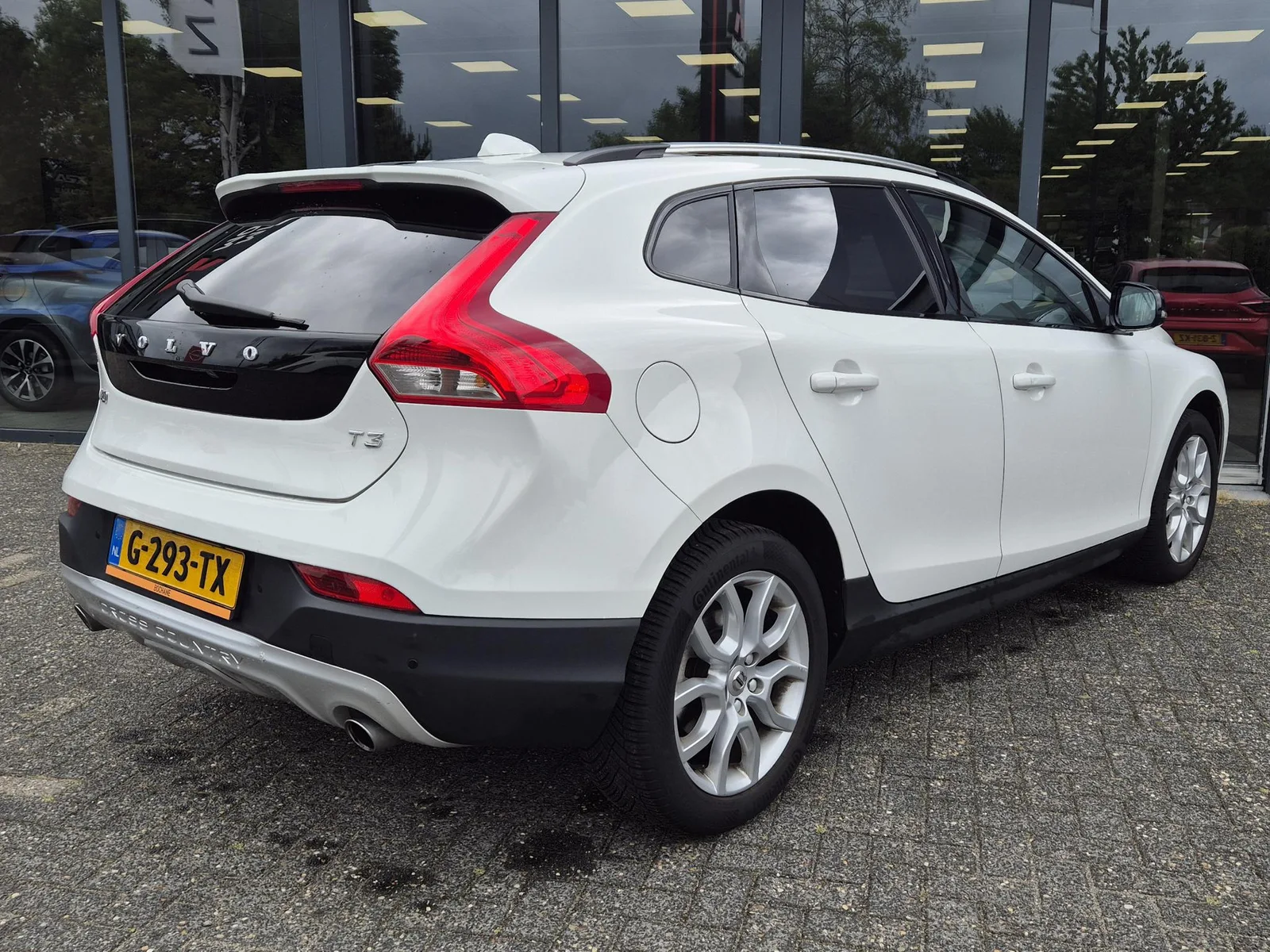 Volvo V40 (2019) — foto 1