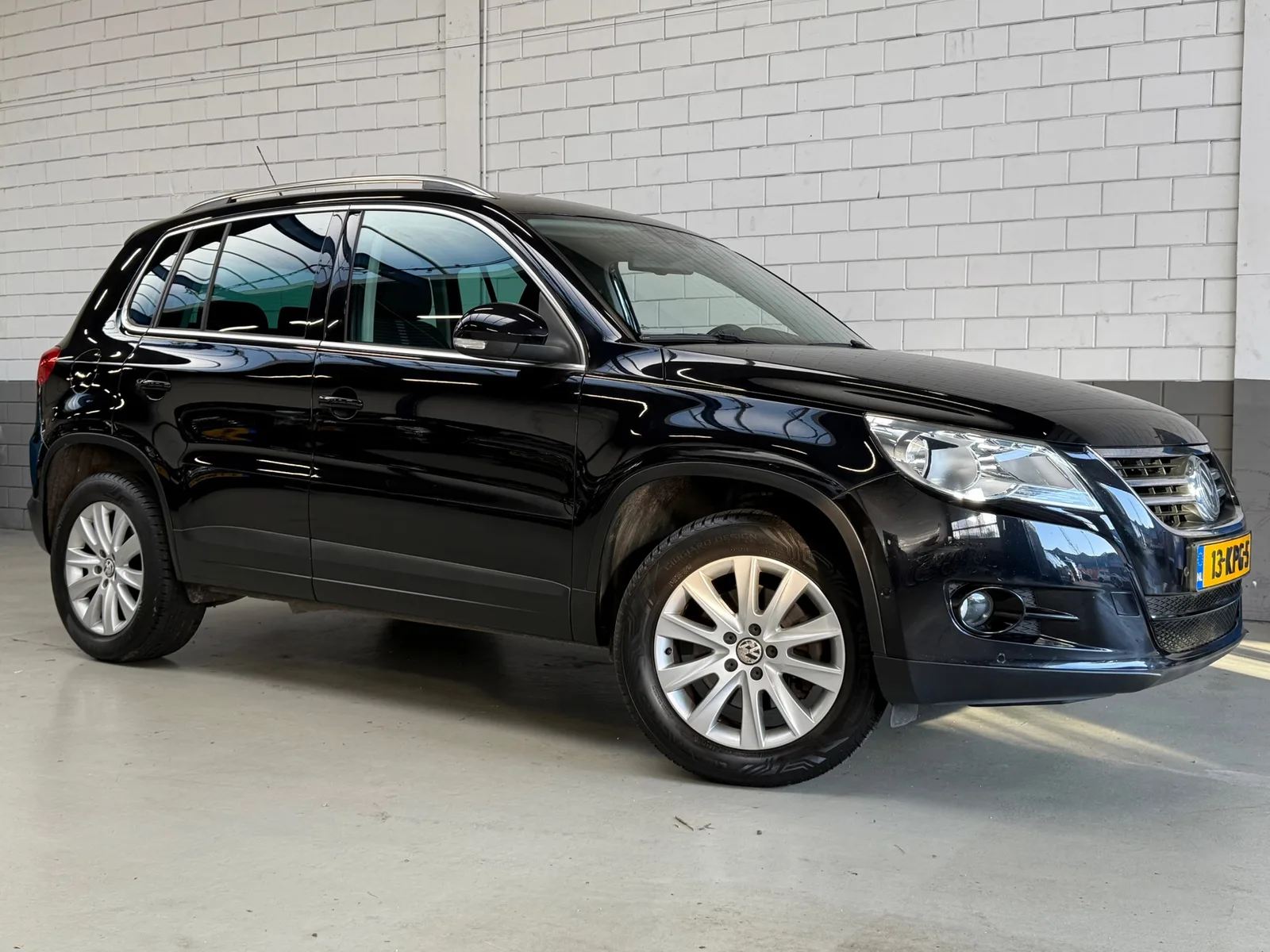 Volkswagen Tiguan (2010) — foto 1