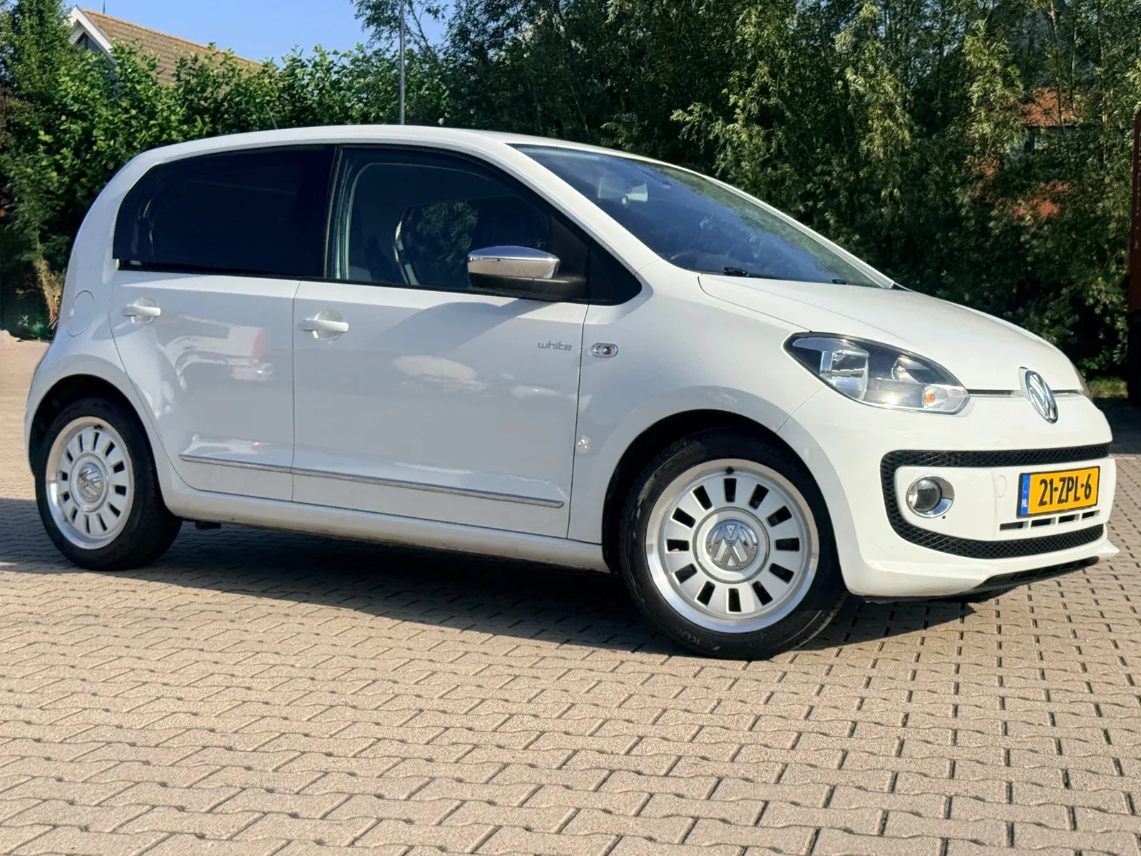 Volkswagen Up! (2013) — foto 1