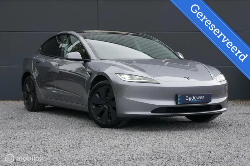 Tesla Model 3 (2024)