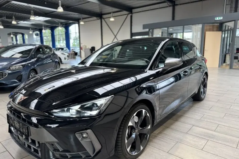CUPRA Leon (2025)