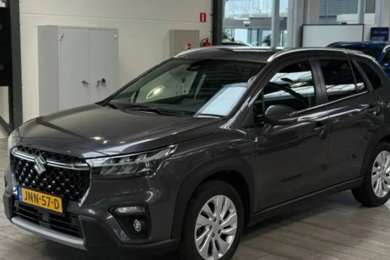 Suzuki S-Cross (2023)
