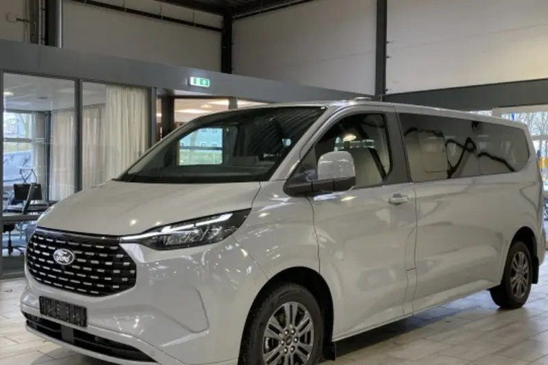 Ford Tourneo Custom (2025)