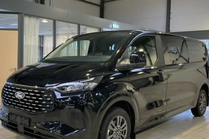 Ford Tourneo Custom (2025)