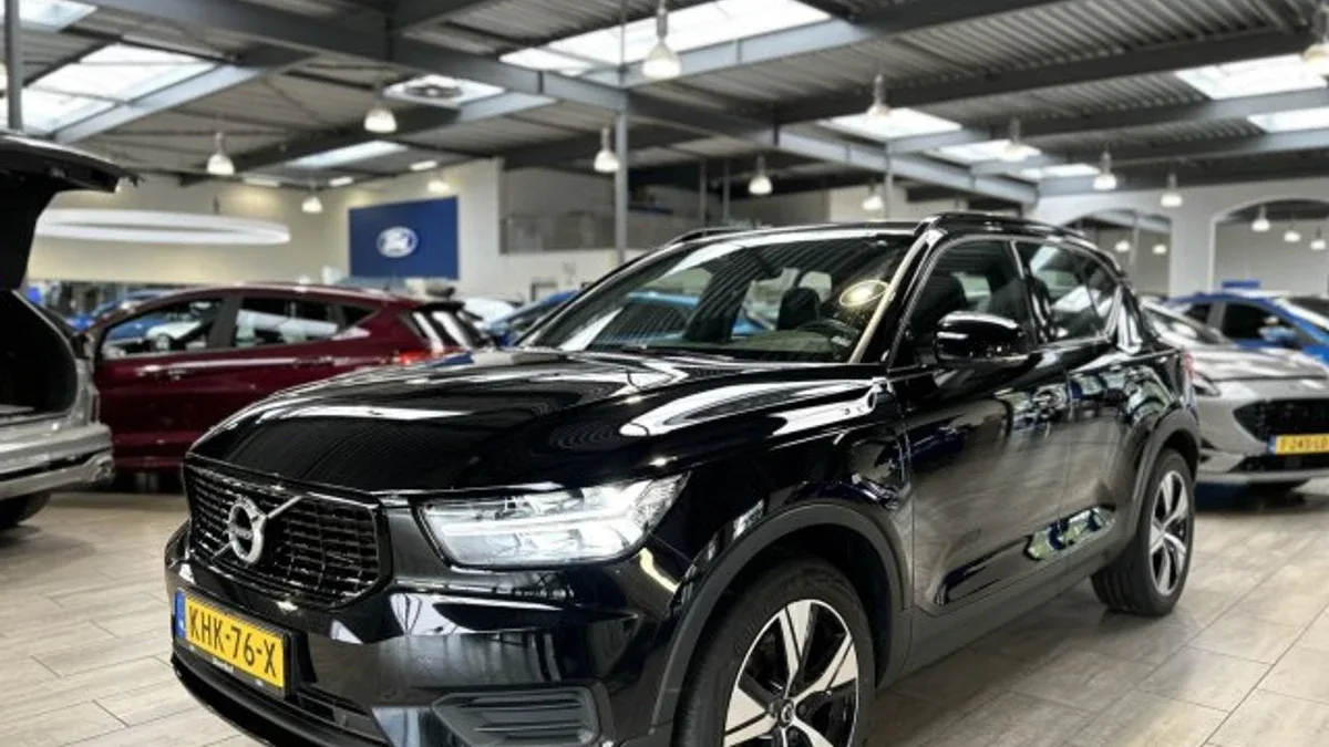 Volvo XC40 (2022) — foto 1