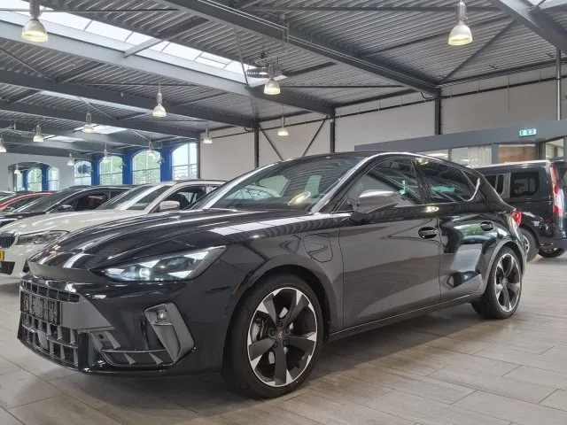 CUPRA Leon (2025) — foto 1