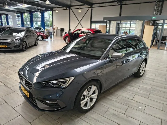 SEAT Leon (2025) — foto 1