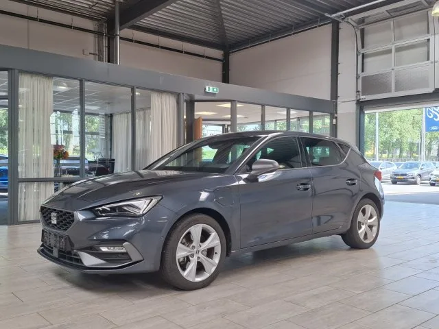 SEAT Leon (2025) — foto 1