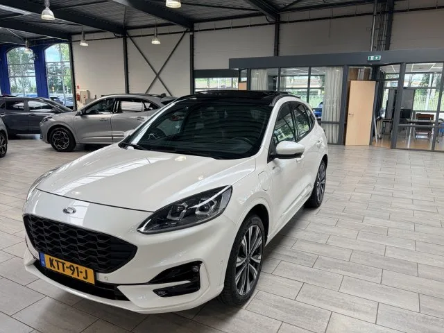 Ford Kuga (2021) — foto 1