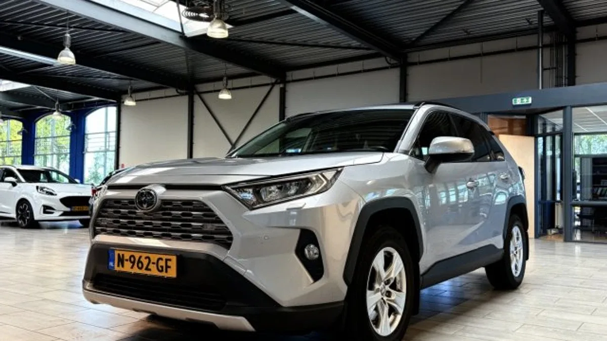 Toyota RAV4 (2020) — foto 1