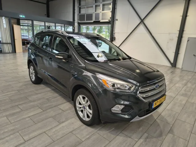 Ford Kuga (2017) — foto 1