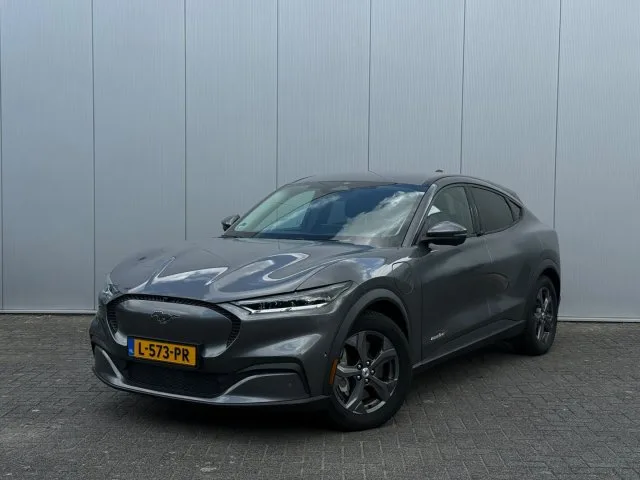 Ford Mustang Mach-E (2021) — foto 1