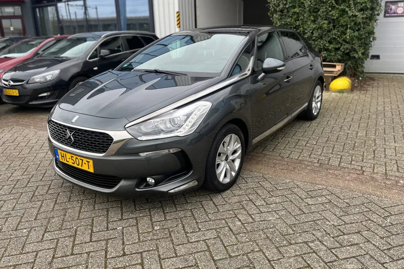 DS 5 (2015)