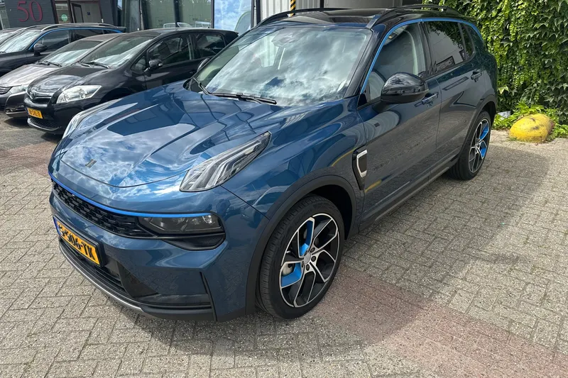Lynk & Co 01 (2023)