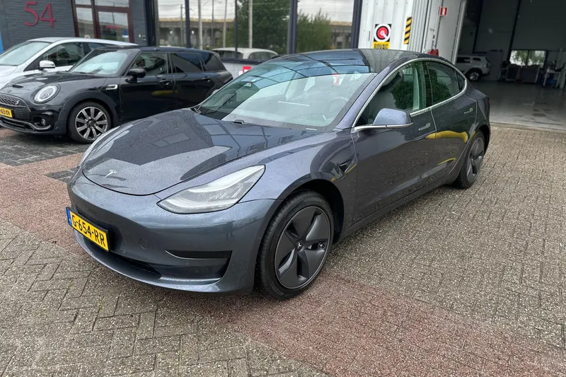 Tesla Model 3 (2019)