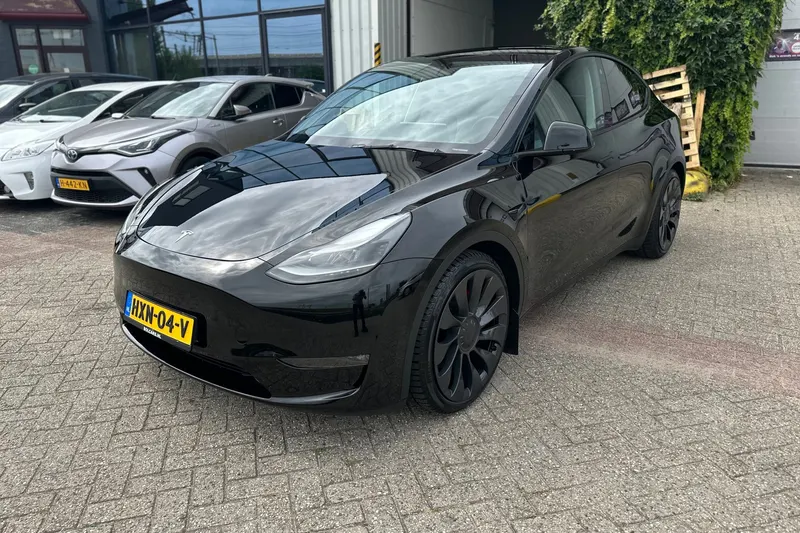 Tesla Model Y (2022)