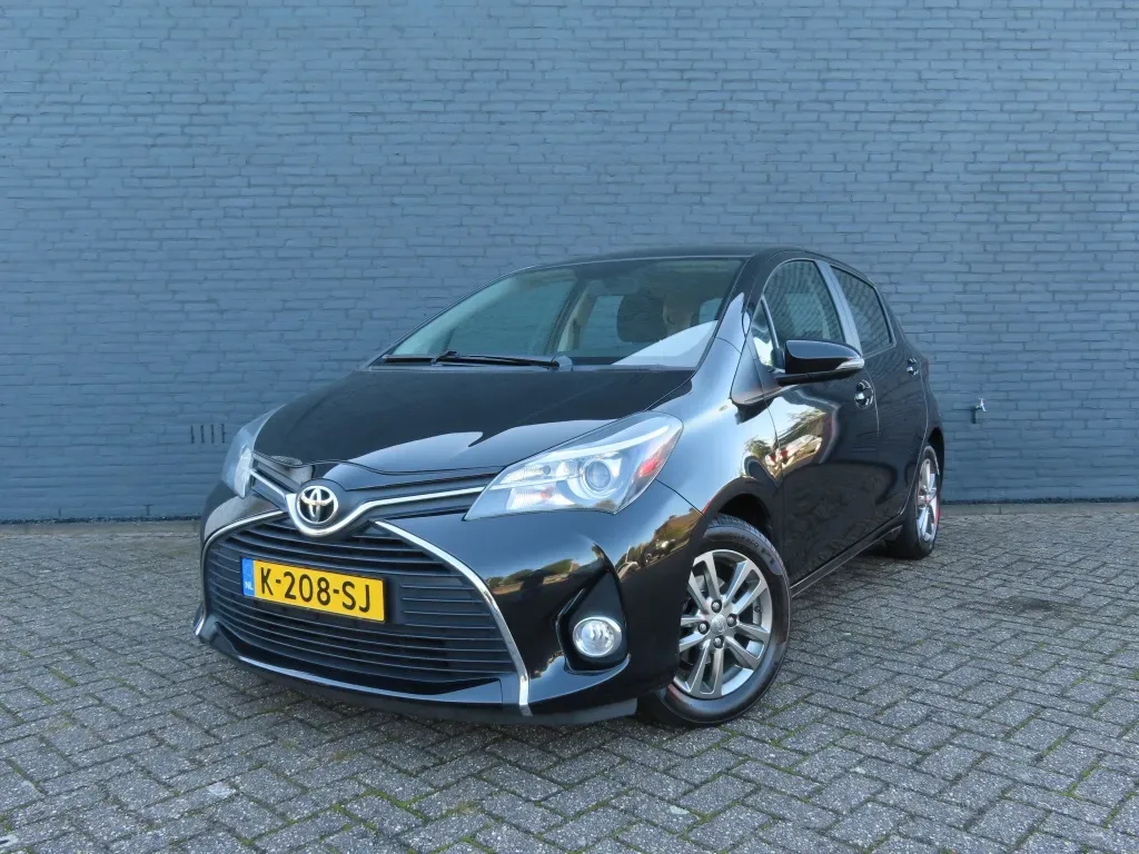 Toyota Yaris (2015) — foto 1