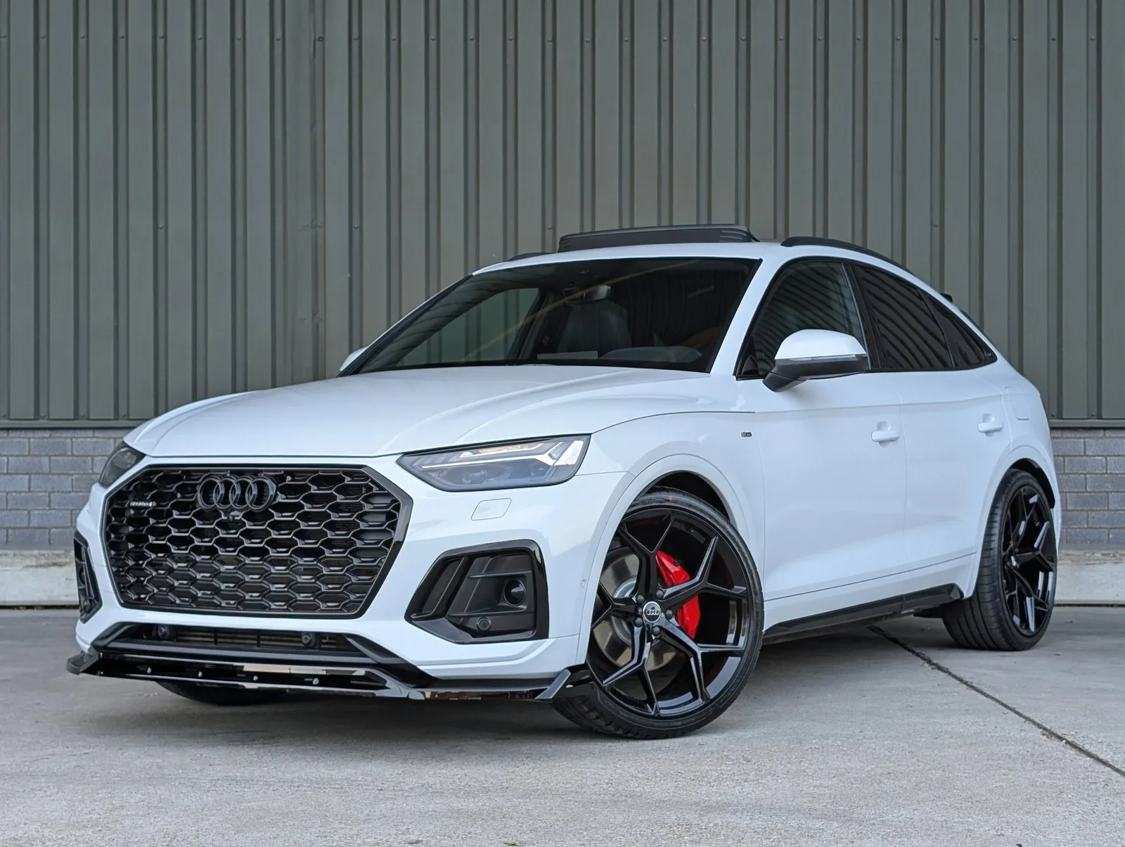 Audi Q5 Sportback (2023) — foto 1