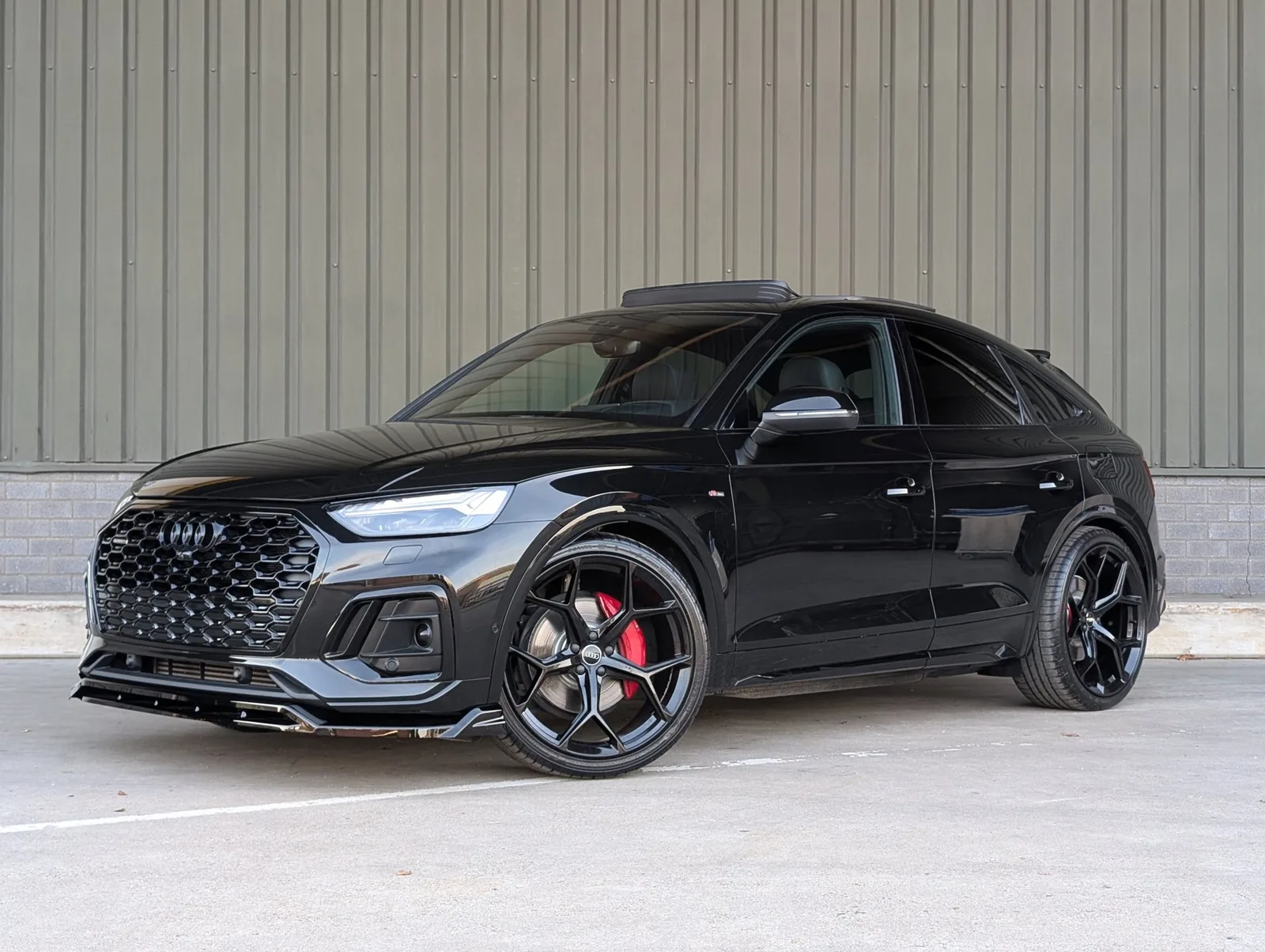 Audi Q5 Sportback (2024) — foto 1