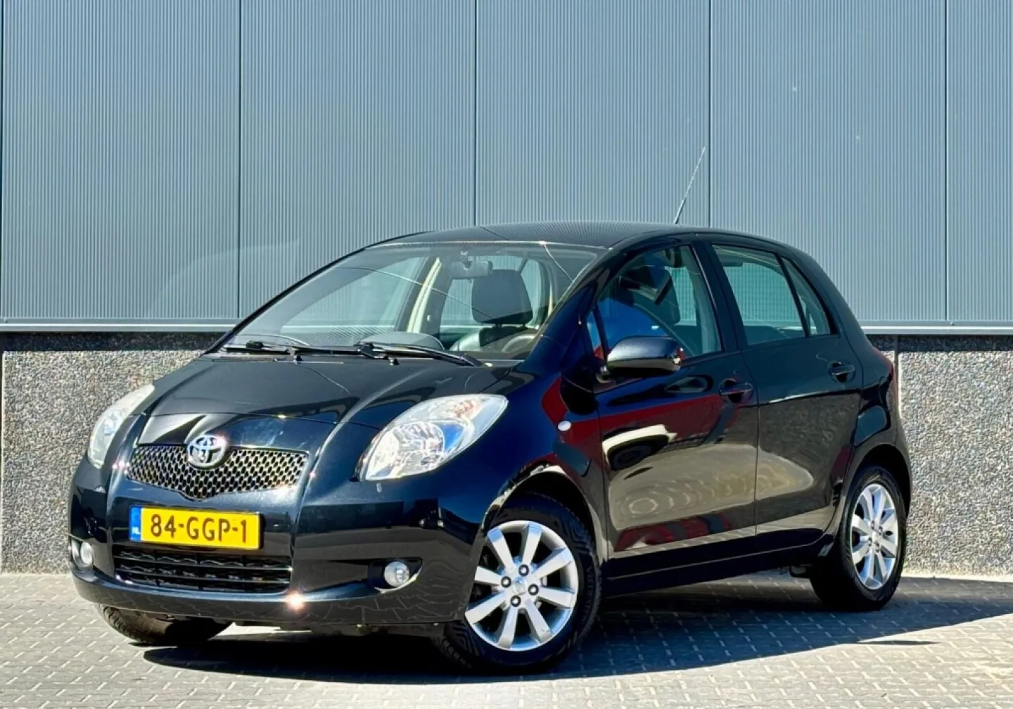 Toyota Yaris (2008) — foto 1
