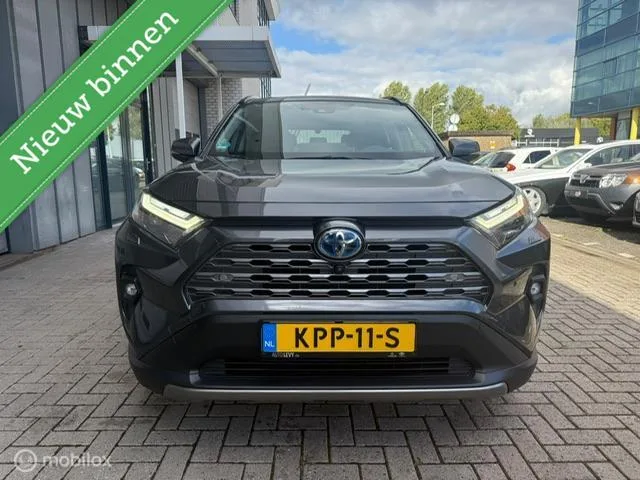Toyota RAV4 (2023) — foto 1
