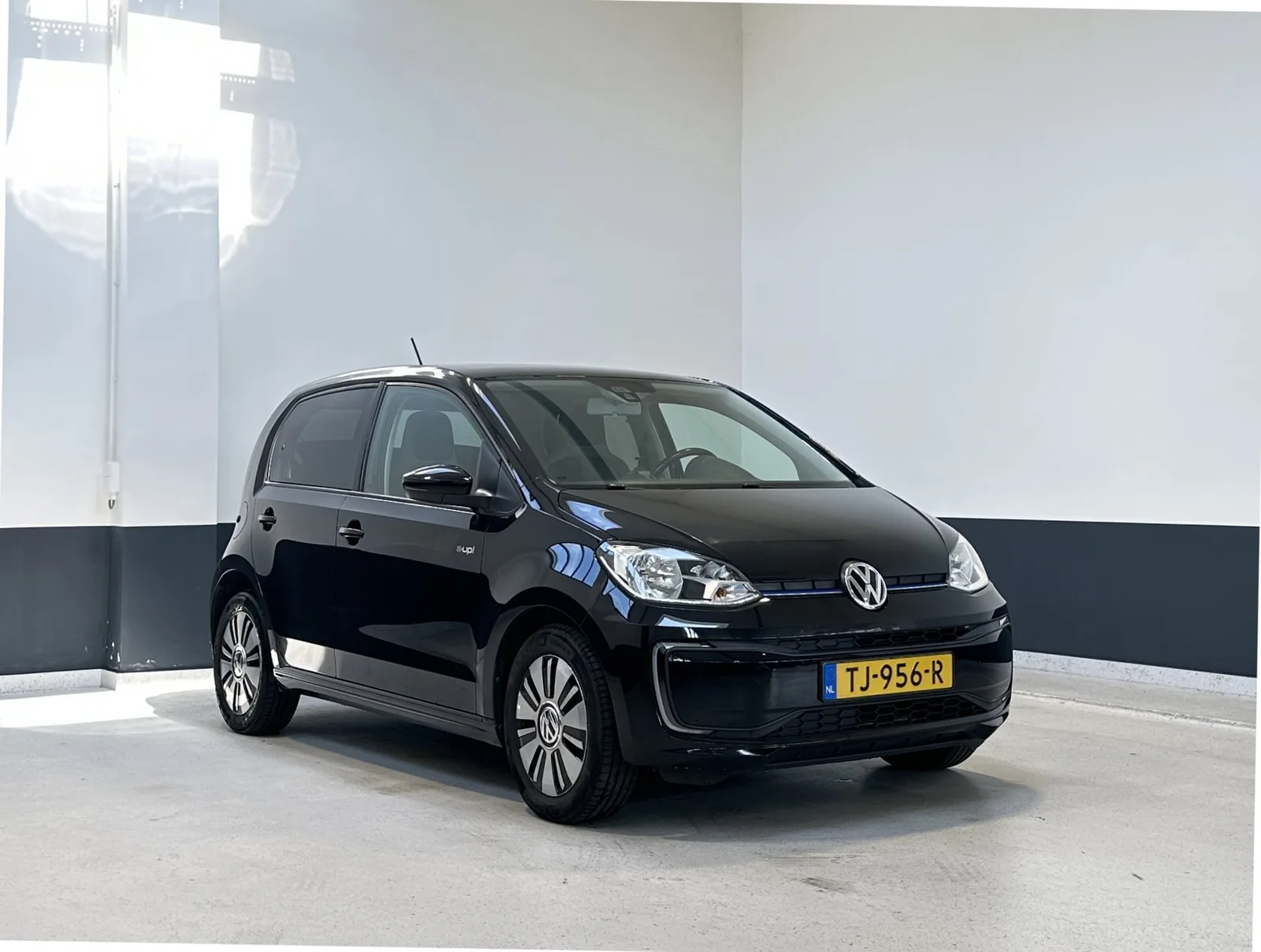 Volkswagen E-Up! (2018) — foto 1